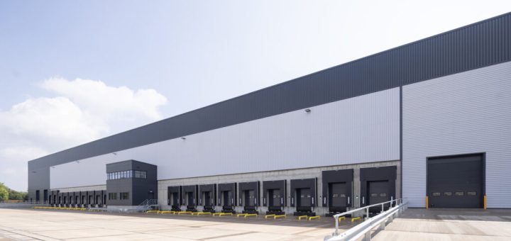 Sektionaltor-Technologie am Logistikzentrum