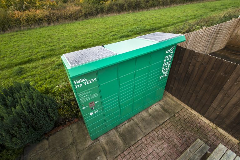 Das erste solarbetriebene Paketkasten-Netzwerk Großbritanniens gestartet