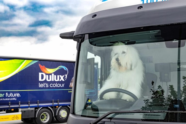 Dulux Paint setzt großflächige elektrische LKWs ein